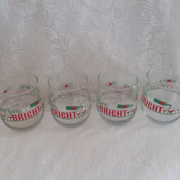Set 4 Holiday Wine Glasses Making Spirits Bright - Picture 2 of 7